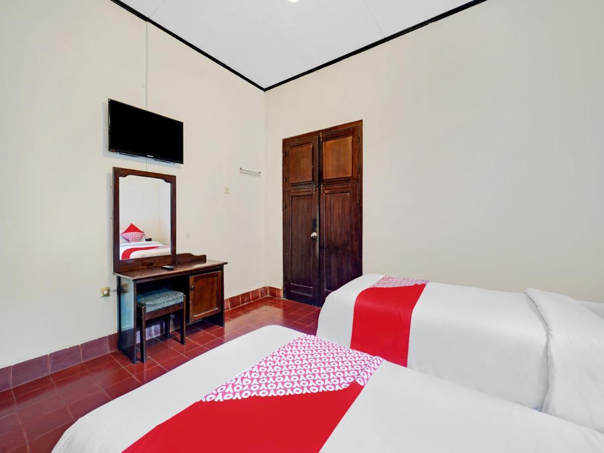 Oyo 90676 Oryza Hotel Yogyakarta Esterno foto